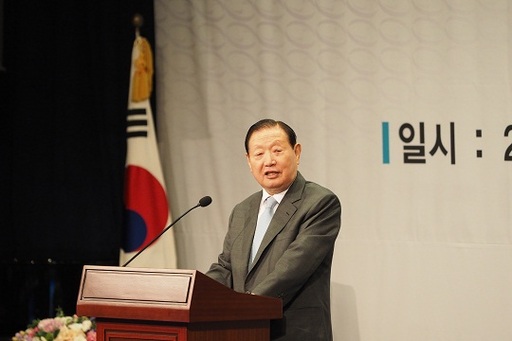 김 전 의장이 초선의원 연찬회에서 선배 정치인으로 강단에 섰다. 