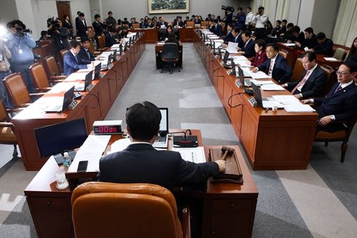 24일 국회 운영위원회는 전체회의를 열고 소관 법률안을 의결했다