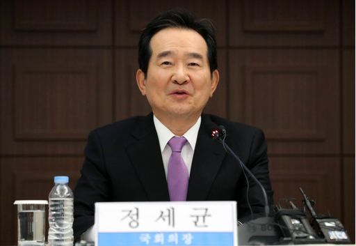 정세균 국회의장이 6일 서울 프레스센터에서 열린 관훈클럽 초청토론회에 참석해 기조연설을 하고 있다.