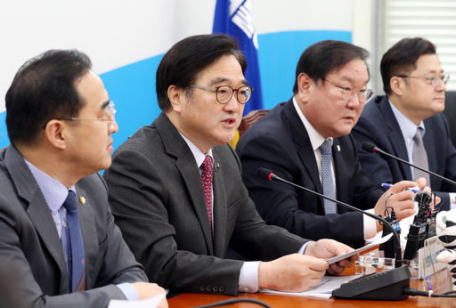 ​우원식 더불어민주당 원내대표가 22일 오전 서울 여의도 국회에서 열린 정책조정회의에서 모두발언을 하고 있다. 