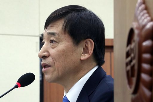 21일 이주열 한국은행 총재 후보자가 국회 기획재정위원회에서 열린 인사청문회에서 의원들의 질의에 답하고 있다