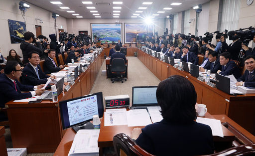 25일 서울 여의도 국회에서 국토교통위원회 전체회의가 열리고 있다.
