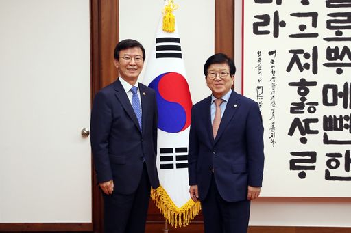 박병석 국회의장은 7일(화) 의장집무실을 예방한 문성혁 해양수산부 장관을 만나