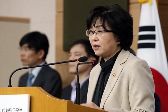 김은경 환경부 장관이 3월 29일외교부청사 브리핑룸에서 미세먼지 대책 관련 브리핑을 하고 있다