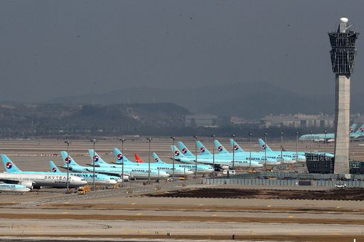 지난 3월 16일 인천국제공항 활주로에 항공기들이 계류돼 있는 모습.(사진=뉴스1)