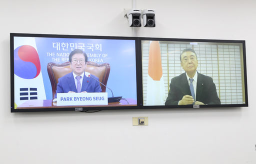 박병석 국회의장은 22일(화) 국회 영상회의실에서 오오시마 타다모리 일본 중의원 의장과 화상회담을 갖