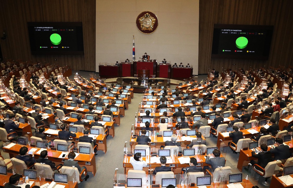 24일(수) 열린 제385회국회(임시회) 제3차 본회의에서 법률안 165건 등 총 168건의 안건을 의결했다. 주요 안건은 ▲공직자의 부동산 투기 방지를 위한 「공직자윤리법 일부개정법률안」등 