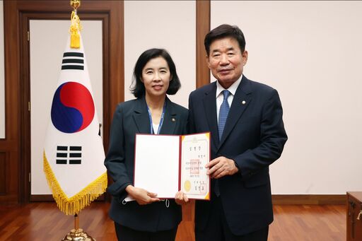 김진표 국회의장은 5일(화) 오후 의장집무실에서 의장비서실장(차관급)에 박경미(56) 전 청와대 대변인을