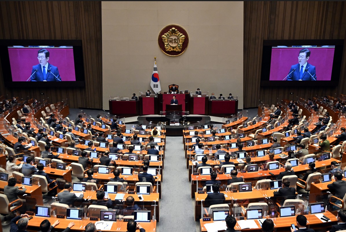 이재명 더불어민주당 대표가 28일(수) 제400회국회(정기회) 제8차 본회의에서 진행한 교섭단체대표연설을 하고 있다.(사진=뉴시스)