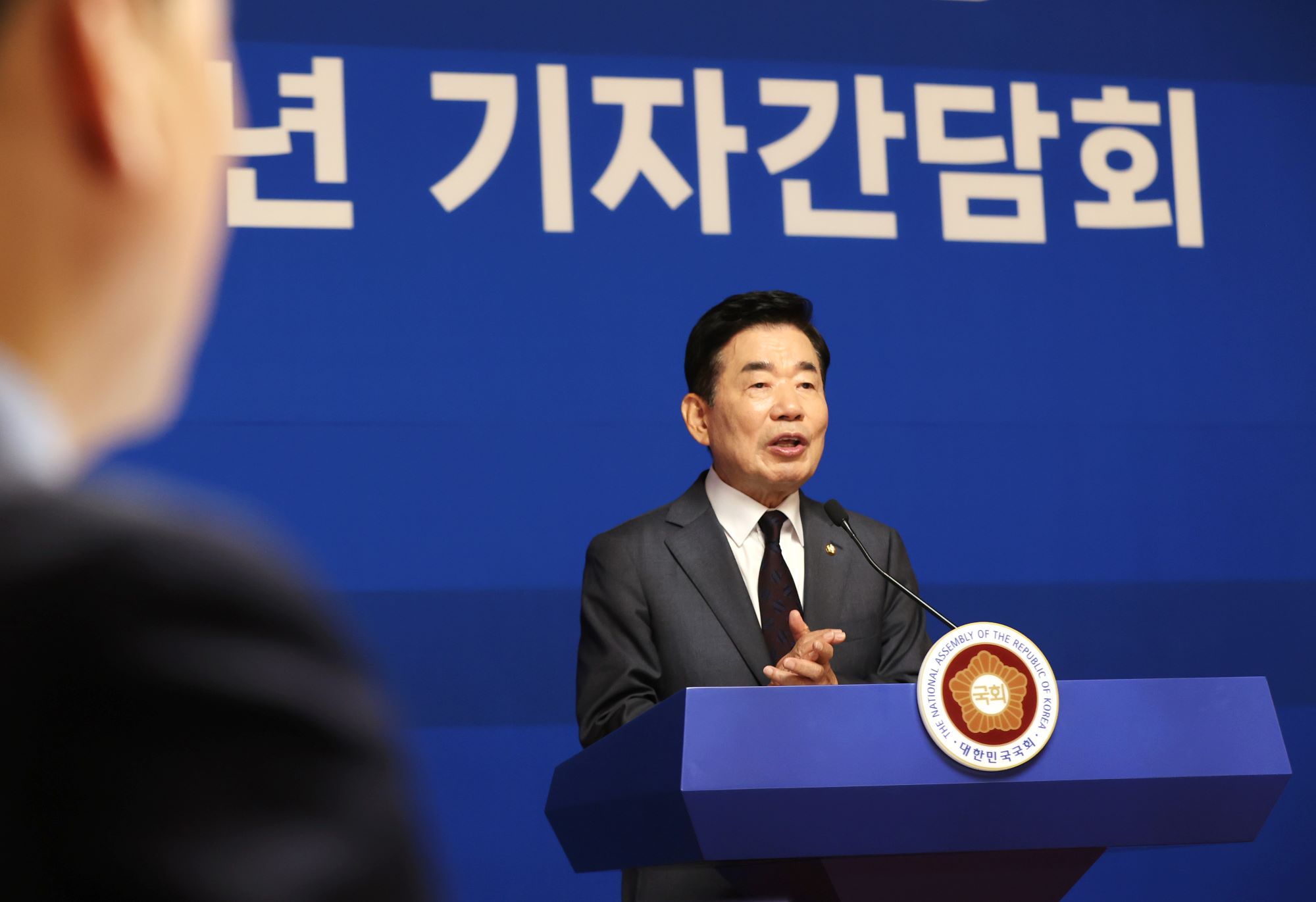 4일(화) 오전 국회 사랑재에서 열린 김진표 국회의장 취임 1주년 기자간담회에서 김 의장이 모두발언을 하고 있다.(사진=국회사무처 사진팀)