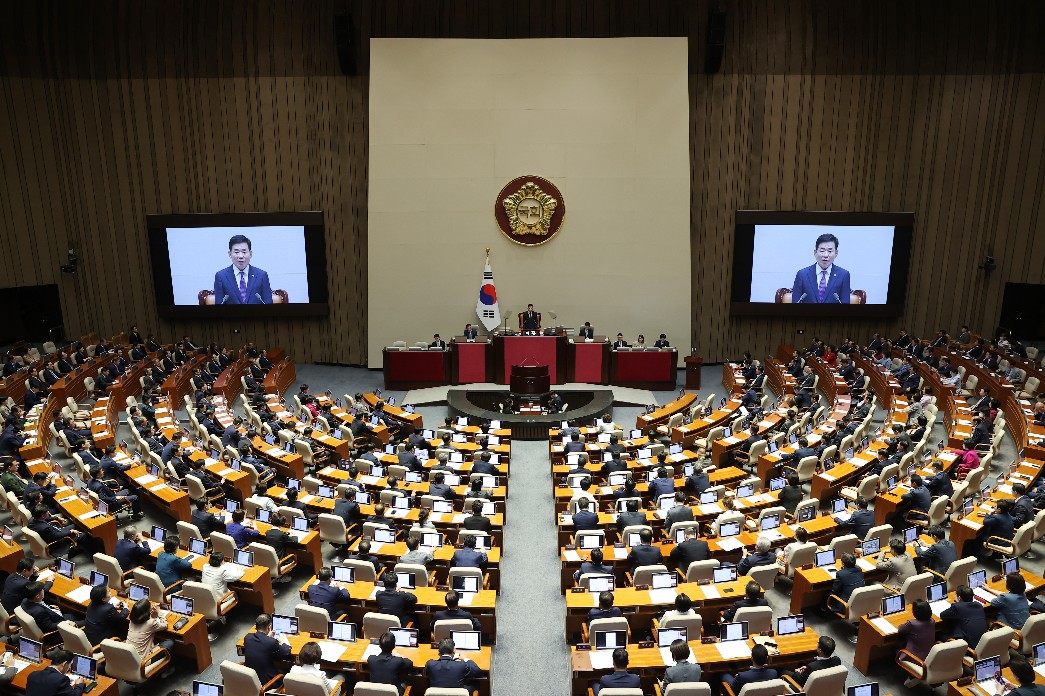 김진표 국회의장이 1일(금) 제410회국회(임시회) 제1차 본회의에서 정기회 개회사를 하는 모습이 모니터에 비치고 있다.(사진=뉴시스)