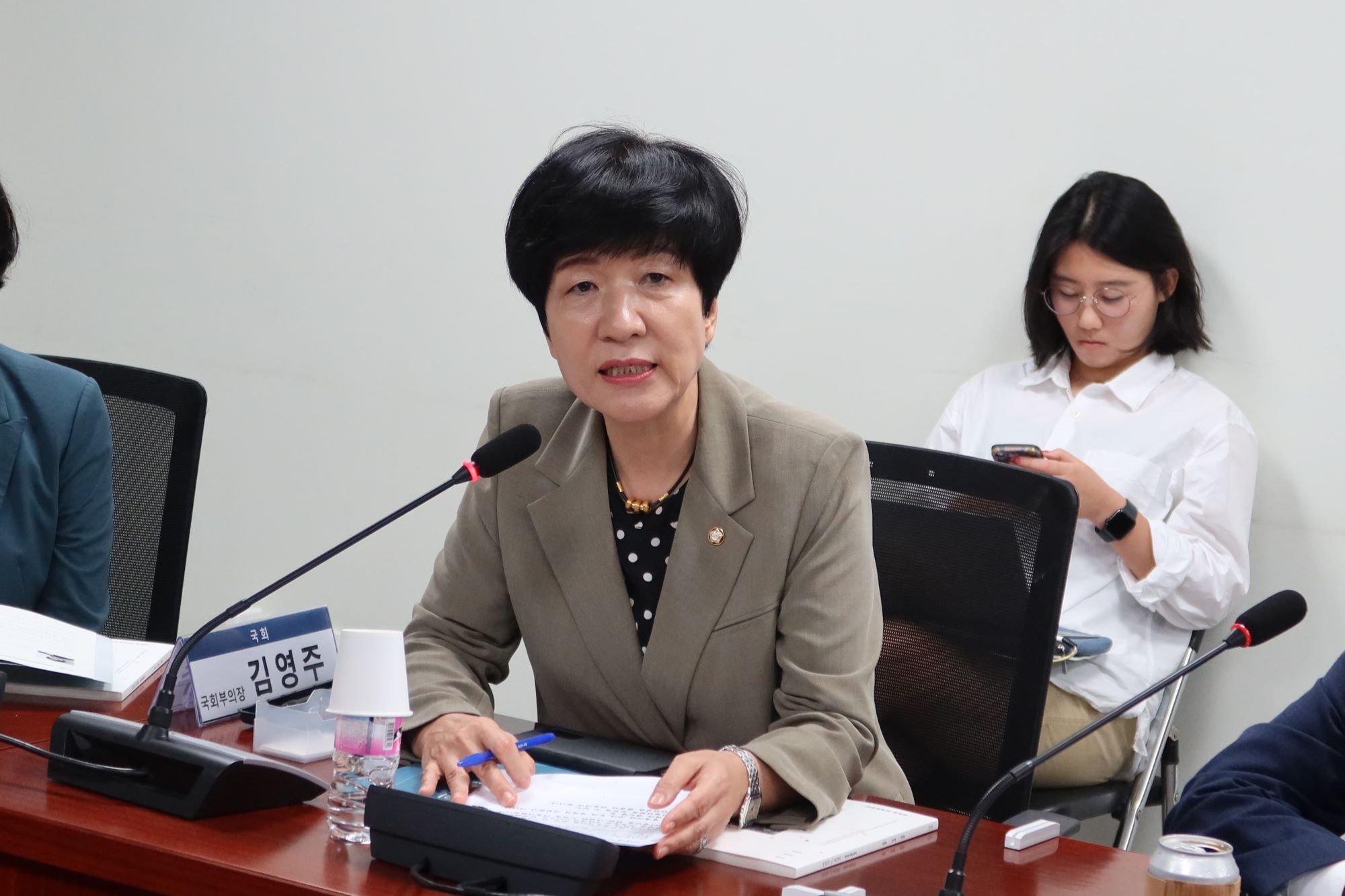 11일(월) 국회의원회관 제2간담회실에서 열린 '자립준비청년의 지속가능한 자립, 국가의 책무입니다: 실효있는 국가 지원체계 구축을 중심으로' 토론회에서 김영주 국회부의장이 발언하고 있다.(사진=윤희은 기자)