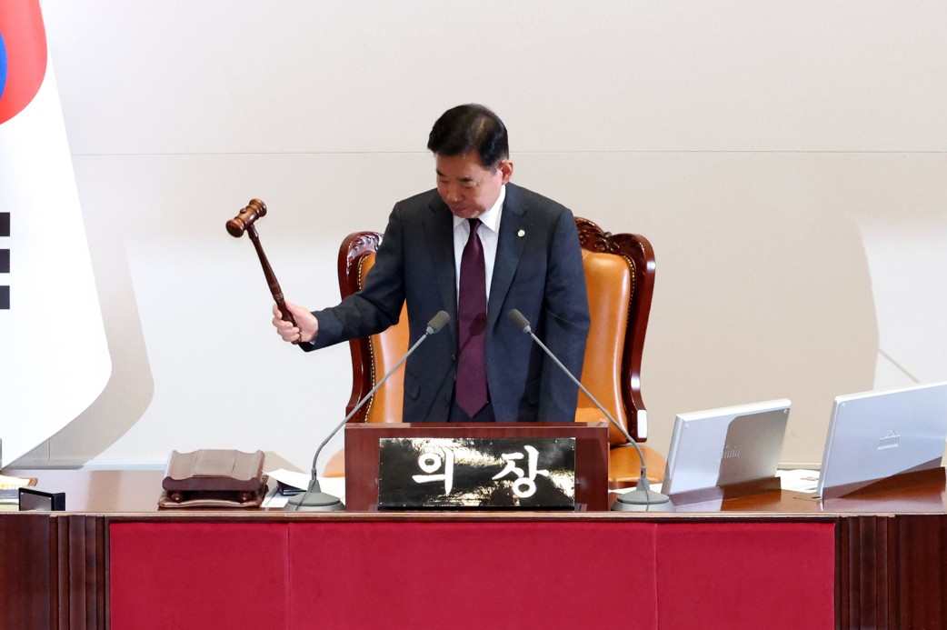 제410회국회(정기회) 제12차 본회의 모두발언에서 "회의진행에 앞서 한 말씀 드리겠다"며 이같이 밝혔다.