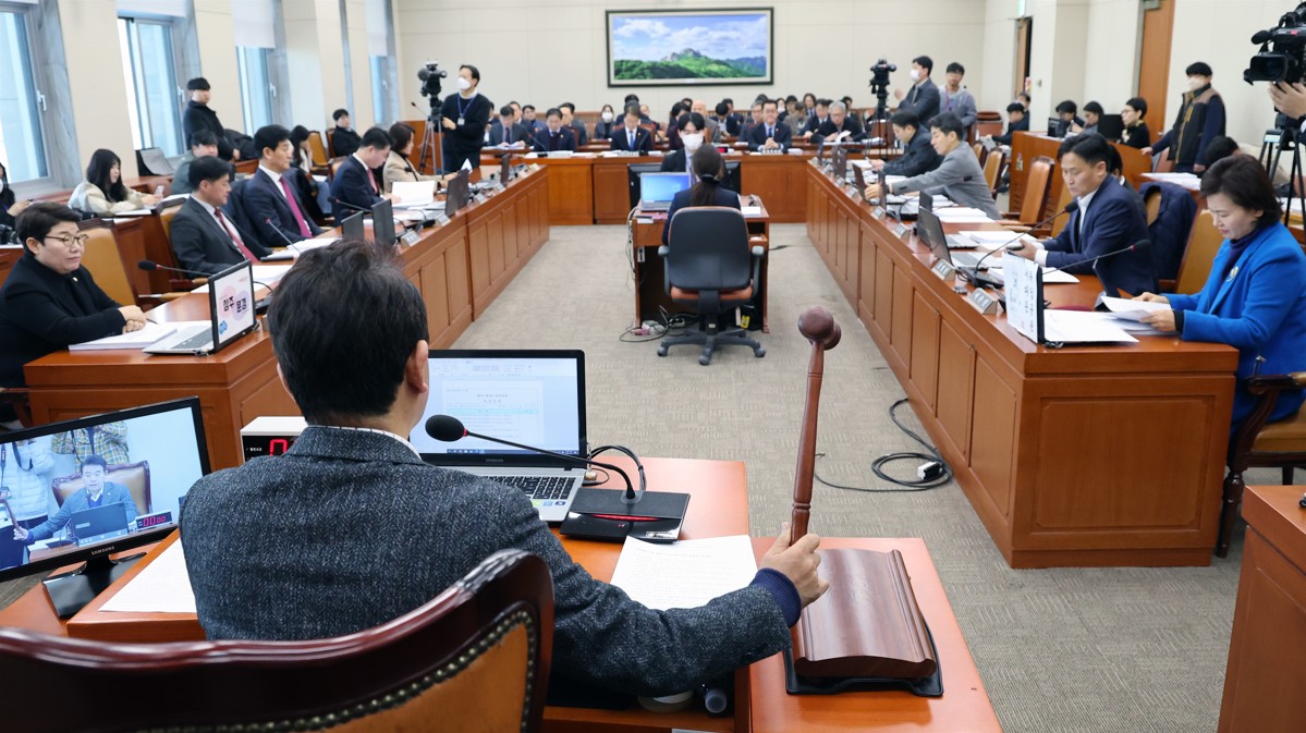 국회 환경노동위원회(위원장 박정)는 22일(금) 제411회국회(임시회) 제1차 전체회의
