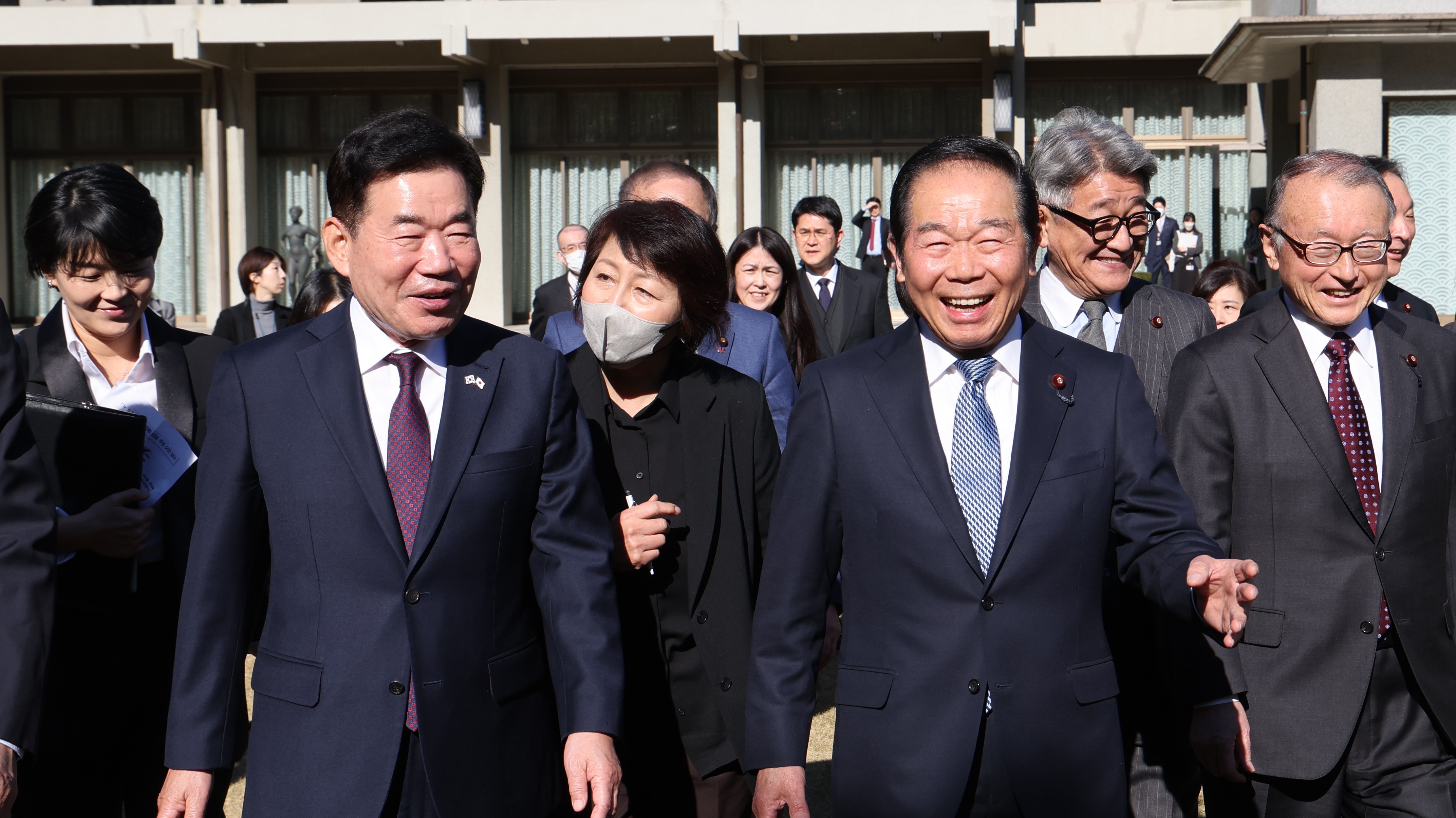 일본을 공식 방문한 김진표 국회의장이 26일(화) 오전 중의원 접견실에서 누카가 후쿠시로 중의원(하원) 의장과 회담을 하고 있다.(사진=국회사무처 사진팀)