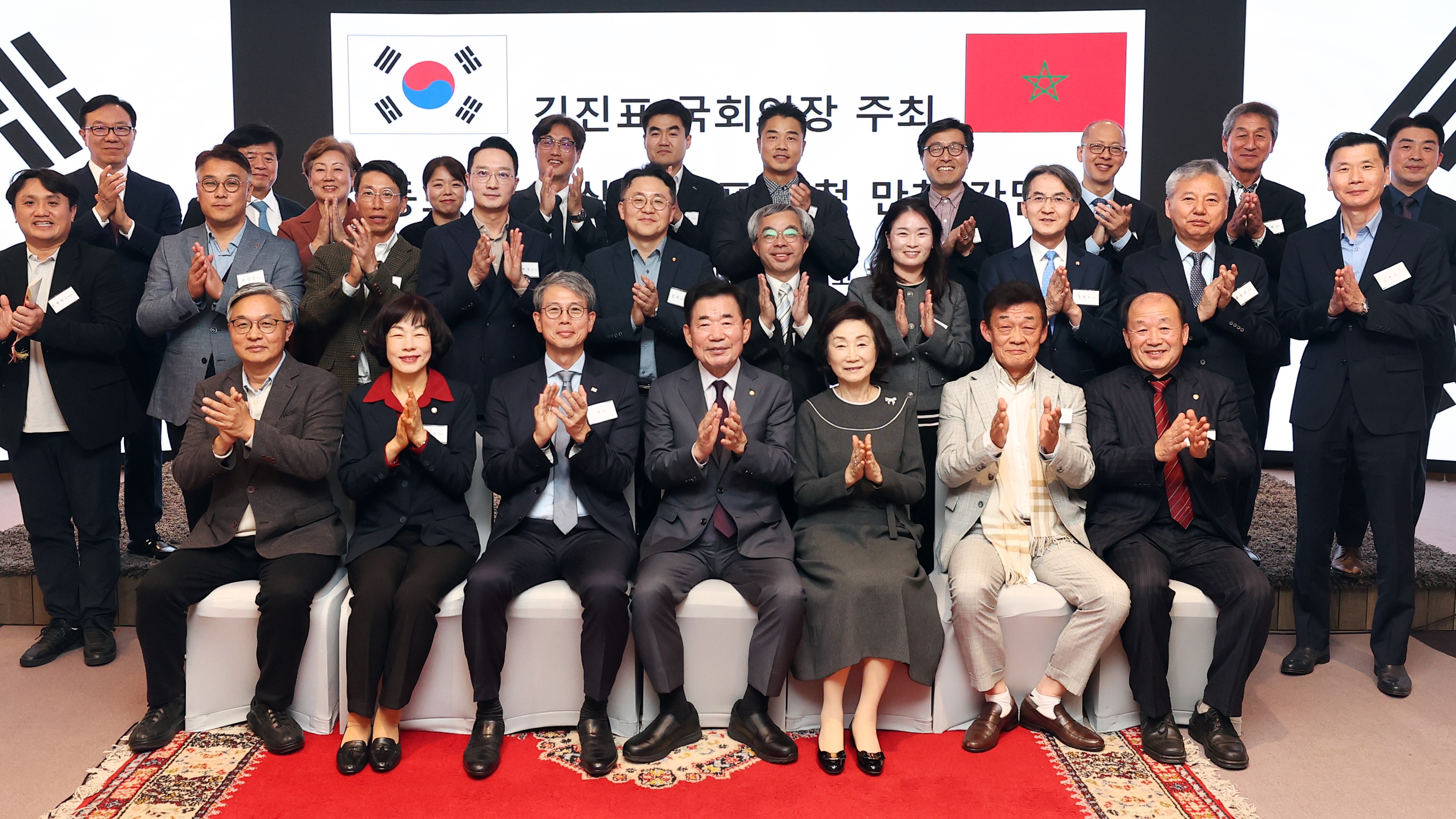 김진표 국회의장이 현지시간 15일(월) 오후 모로코 수도 라바트에서 동포 및 지상사 대표들을 초청해 주최한 간담회에서 인사말을 하고 있다.(사진=국회사무처 사진팀)
