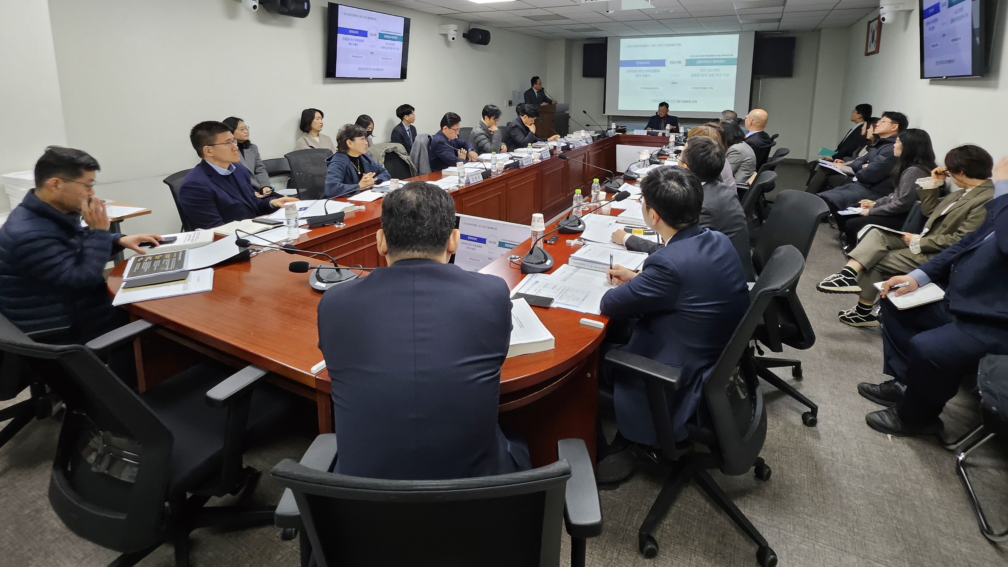 국회 연금개혁 특별위원회(위원장 주호영) 공론화위원회(위원장 김상균·이하 공론화위원회)는 5일(월) 오전 국회의원회관 제3간담회의실에서 제1차 전체회의