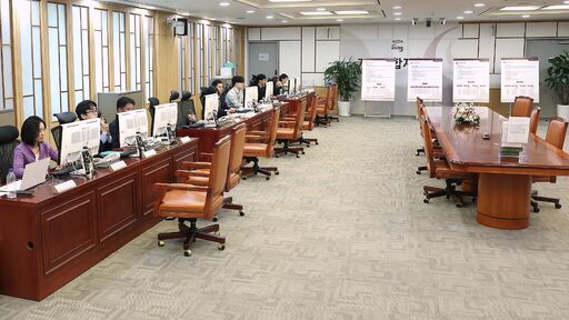 11일(목) 서울 여의도 국회의원회관에 마련된 '제22대 국회 개원종합지원실'은 비교적 한산한 모습이었지만 문의전화가 이어지며 긴장감을 늦추지 않았다.