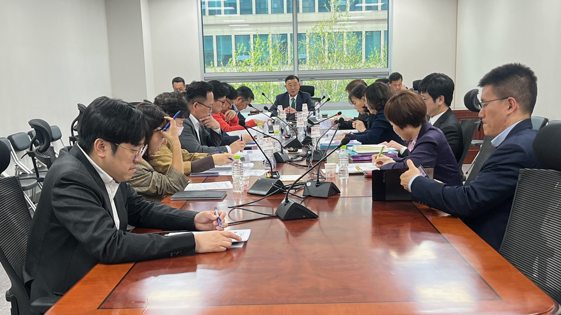 국회 연금개혁 특별위원회(위원장 주호영·이하 연금특위) 공론화위원회(위원장 김상균·이하 공론화위원회)는 11일(목) 오후 제8차 전체회의를 열고 시민대표단 학습 경과 등을 보고받고, 2차·3차 설문조사 구성 방안과 시민대표단 숙의토론회 세부계획을 심의·확정했다.


