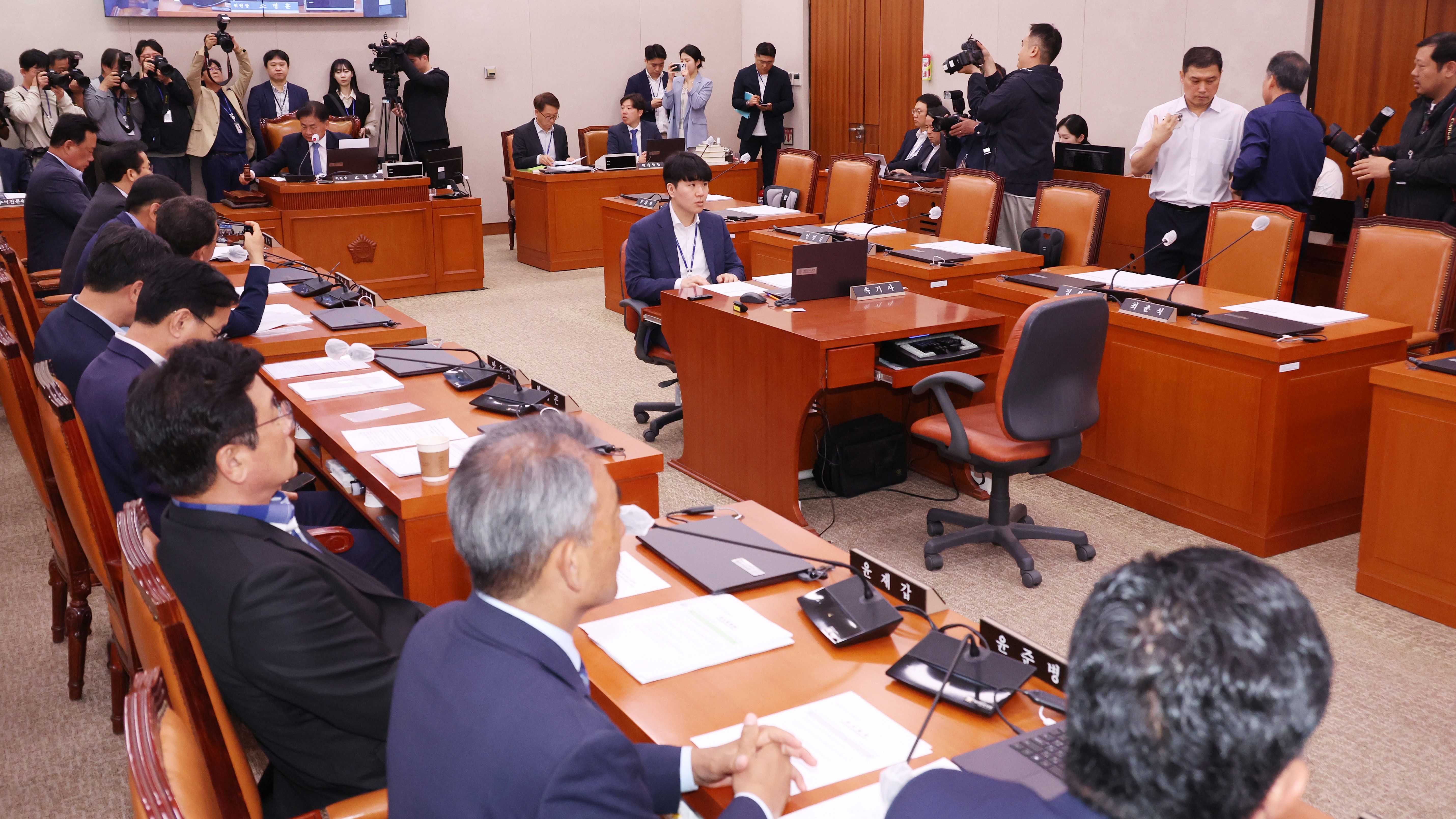 국회 농림축산식품해양수산위원회(위원장 소병훈)는 18일(목) 제413회국회(임시회) 폐회중 제1차 전체회의