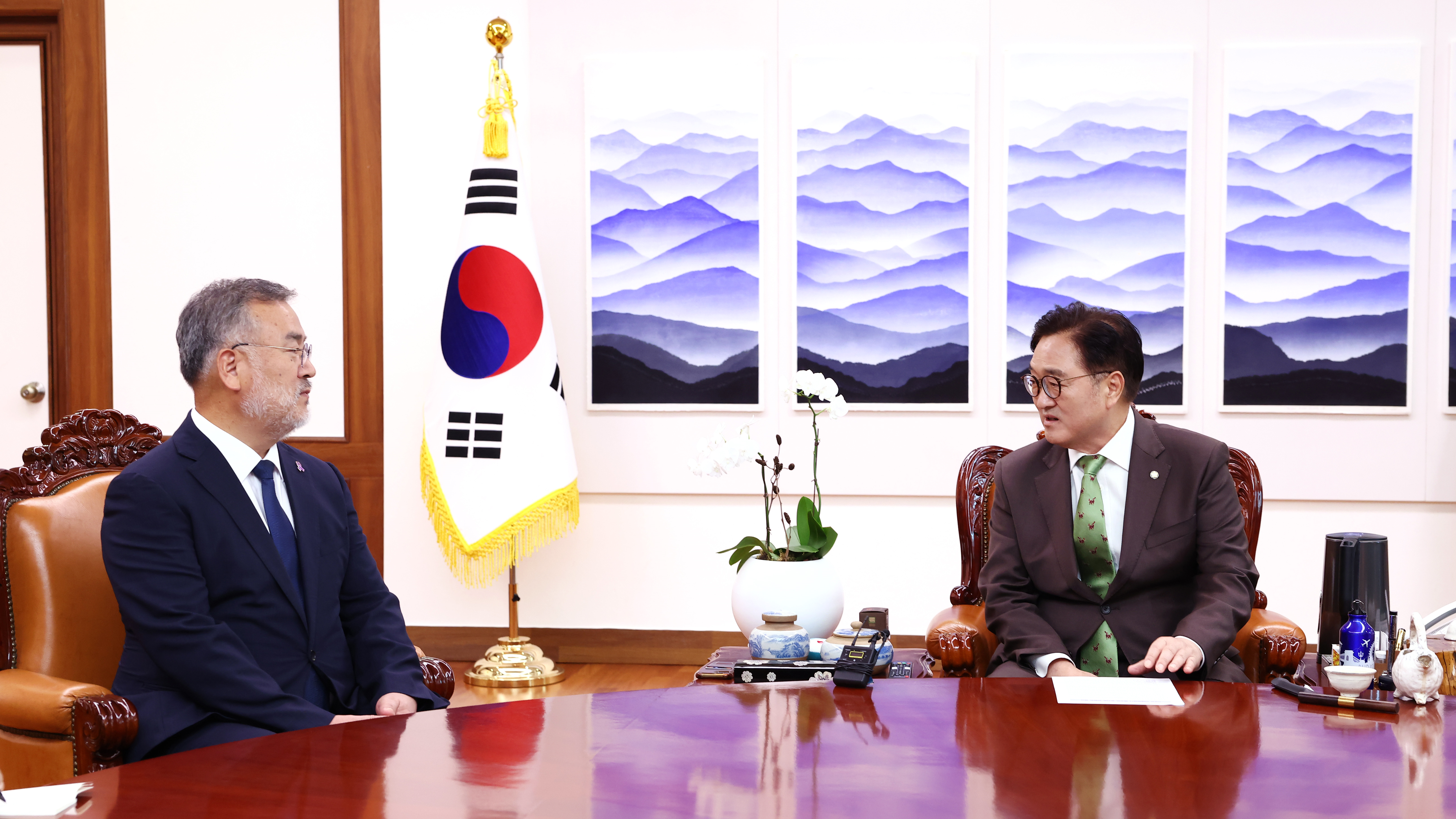 우원식 국회의장은 4일(금) 오후 의장집무실에서 송기춘 이태원참사 특별조사위원회 위원장을 접견했다.