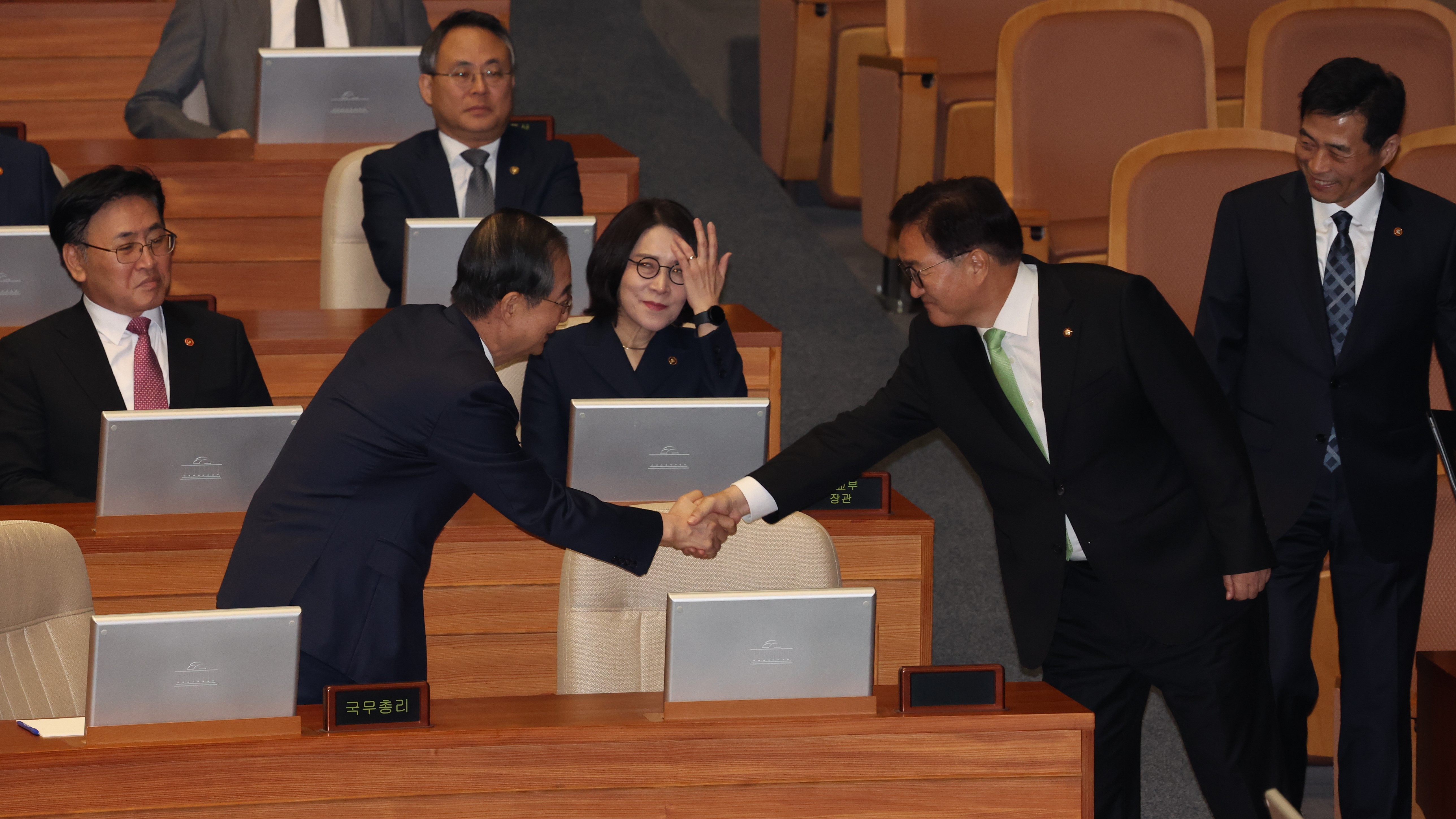 우원식 국회의장이 4일(월) 418회국회(정기회) 제11차 본회의를 주재하며 의사봉을 두드리고 있다.(사진=뉴시스)
