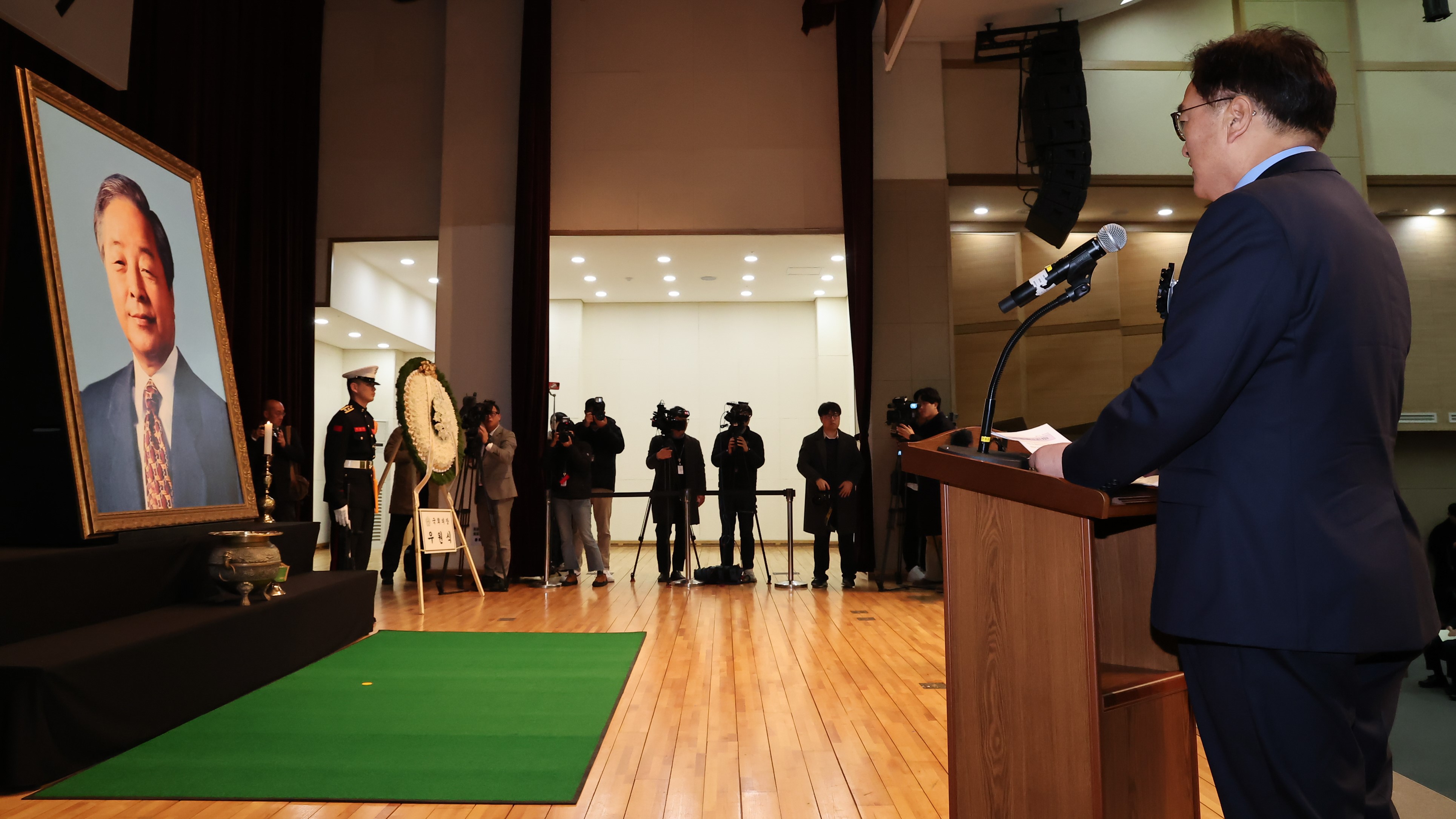 우원식 국회의장이 22일(금) 서울 동작구 국립서울현충원에서 열린 '김영삼 대통령 서거 9주년 추모식'에 참석해