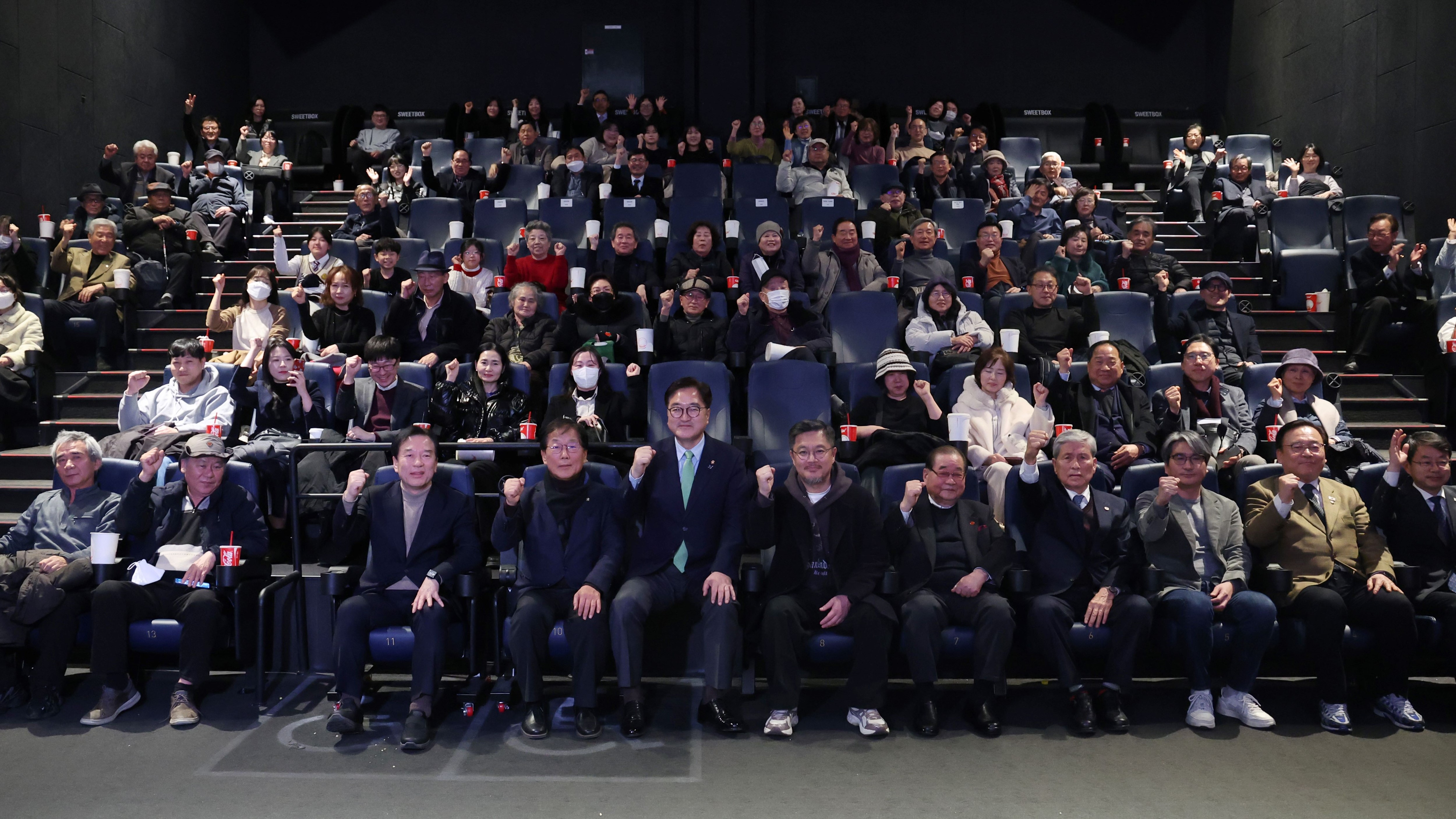 22일(수) 오후 서울 용산구에서 광복 80주년을 기념해 안중근 의사의 하얼빈 의거를 다룬 영화 '하얼빈' 관람행사에 참석했다.
