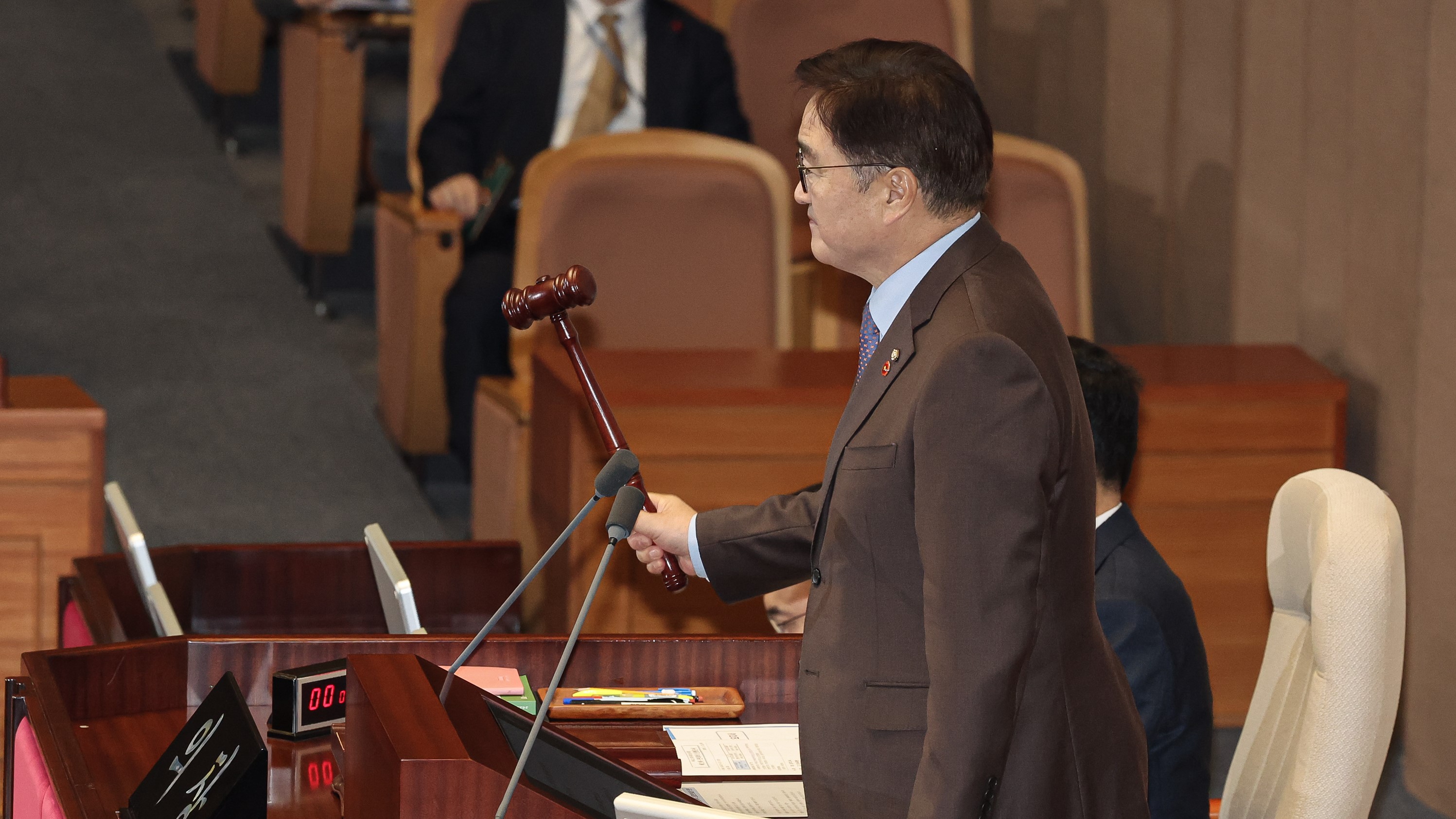 오후 제421회국회(임시회) 제2차 본회의에서 열린 '서울서부지방법원 불법적 폭동사태 관련 긴급현안질문'과 관련해