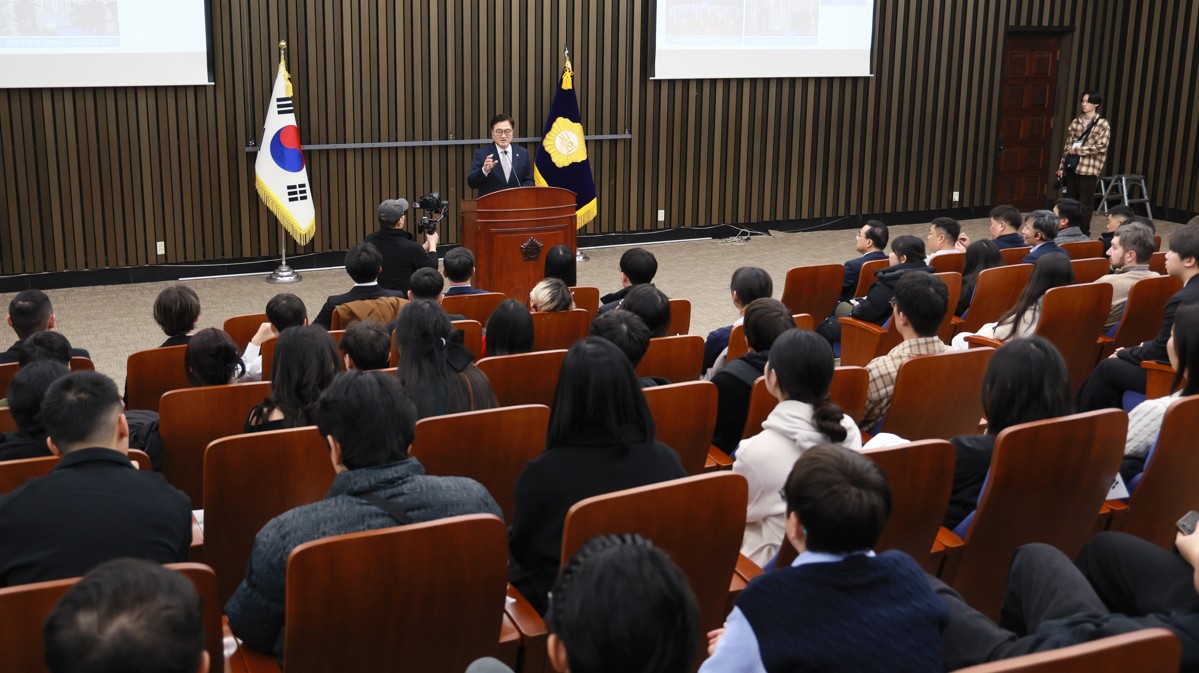 우원식 국회의장은 25일(화) 오전 국내 거주 중인 고려인 학생·청년 130명을 국회로 초청해