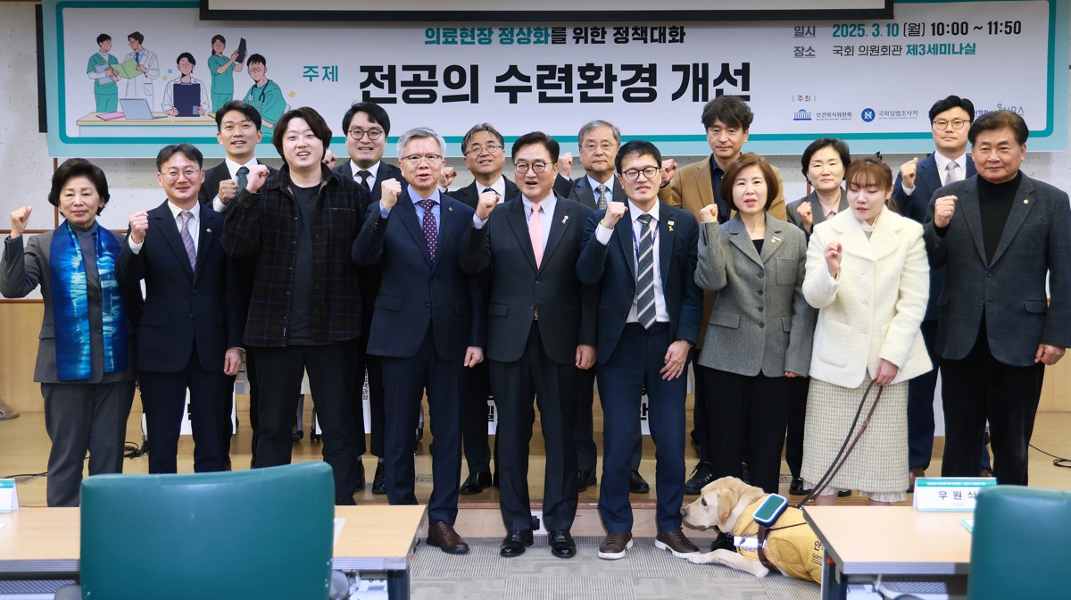 우원식 국회의장이 10일(월) 오전 국회의원회관에서 열린 '의료현장 정상화를 위한 정책대화'에 참석해 인사말을 하고 있다.(사진=국회사무처 사진팀)